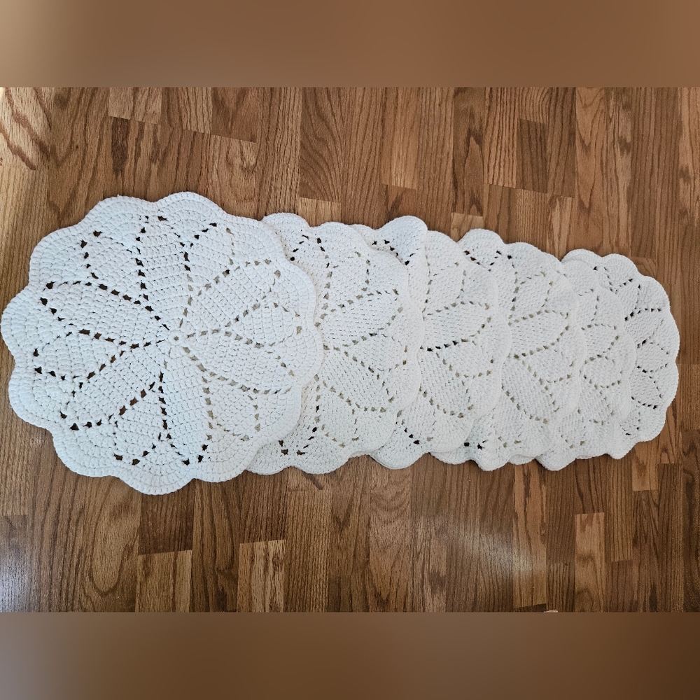 Set of 6 Elegant White Crochet Placemats - Picture 5 of 5